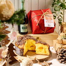 Carica l'immagine nel visualizzatore di Gallery, Panettone farcito con crema all'arancia