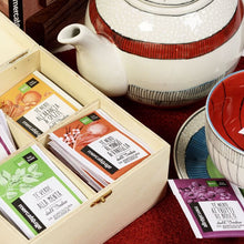 Carica l'immagine nel visualizzatore di Gallery, TÈ AROMATIZZATI IN COFANETTO INDIA - BIO | COD. 00000575 | 4x10 filtri - 80 g